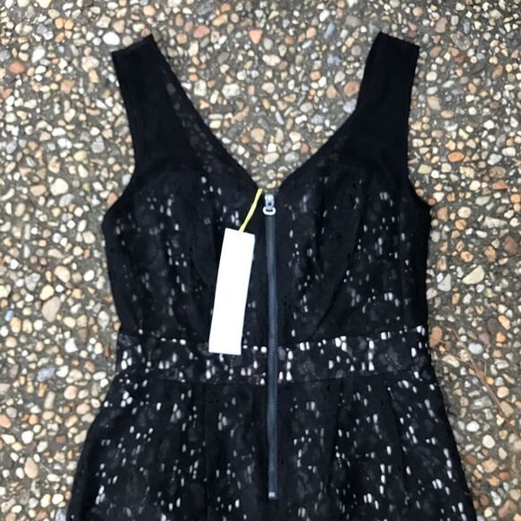 BCBG Black Lace from zip mini party dress 0 - Picture 7 of 7